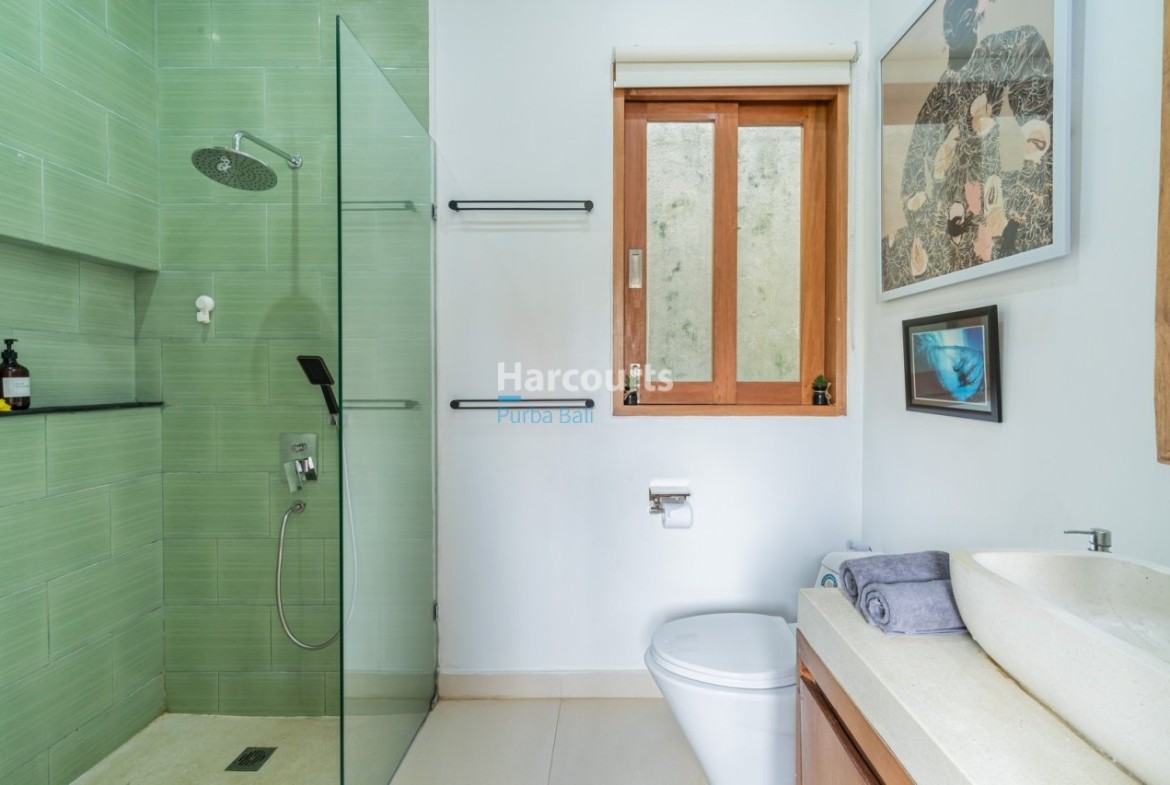 This Beautiful One Bedroom Tropical Ocean Breeze