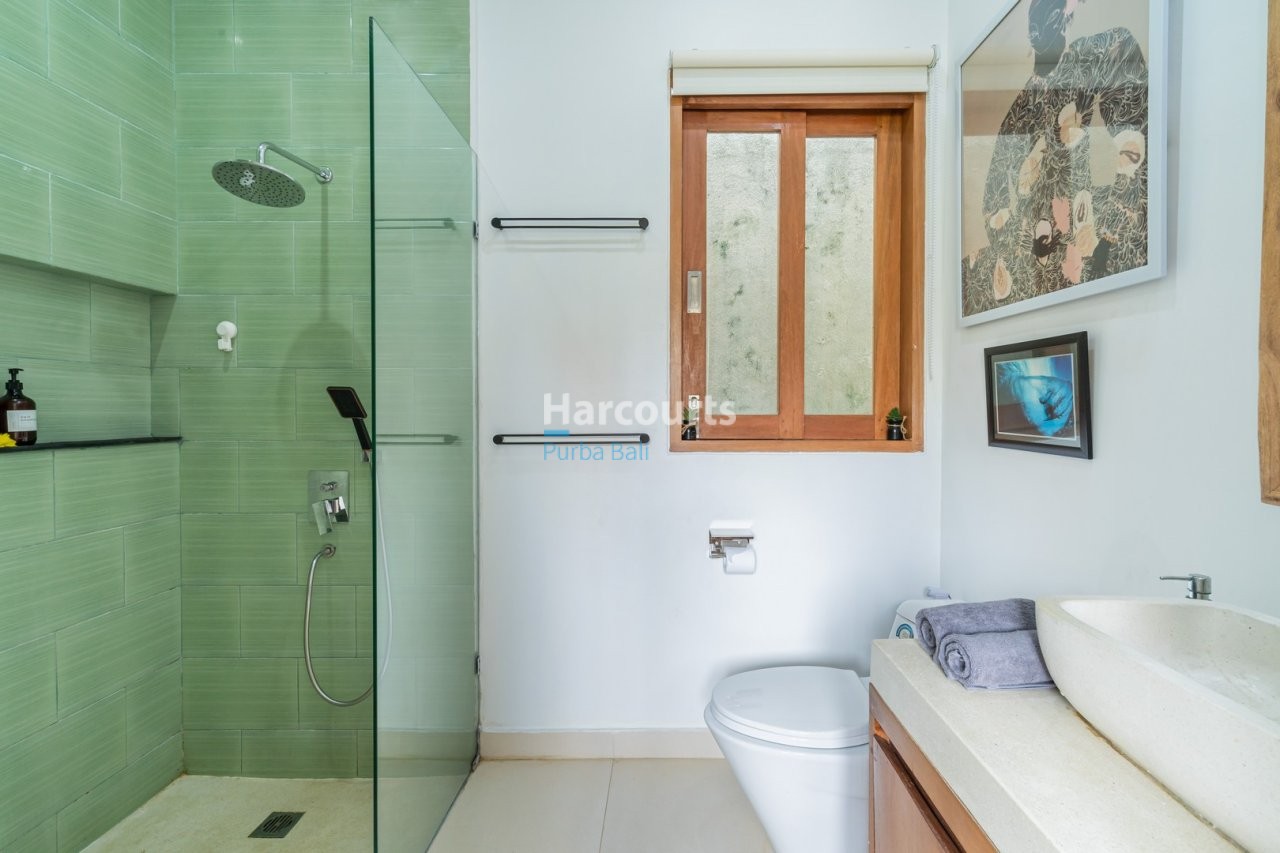 This Beautiful One Bedroom Tropical Ocean Breeze