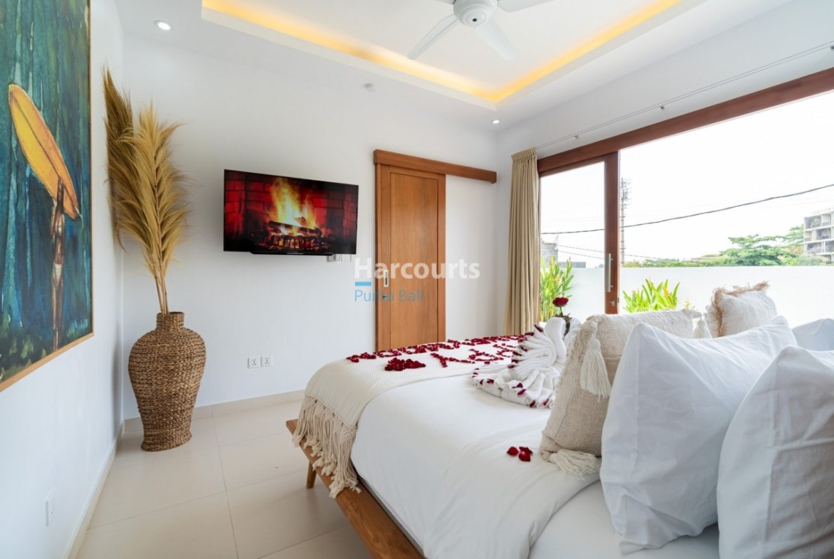 This Beautiful One Bedroom Tropical Tropical Modern