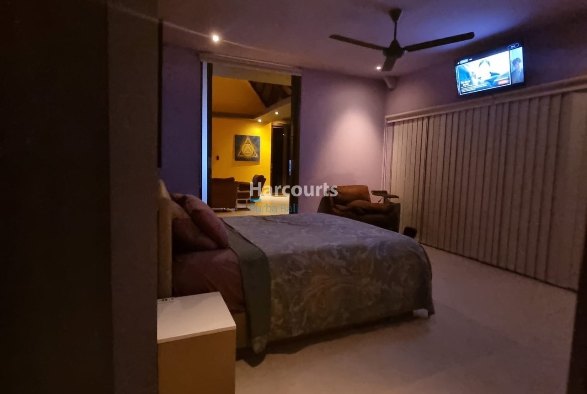 Editorial Set Coveted Oberoi Freehold Ownership