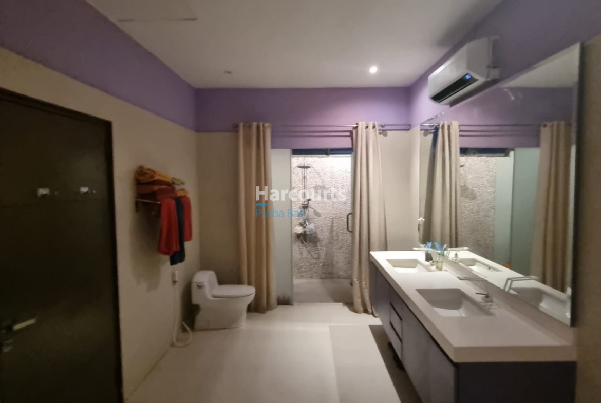 Editorial Set Coveted Oberoi Tropical Modern