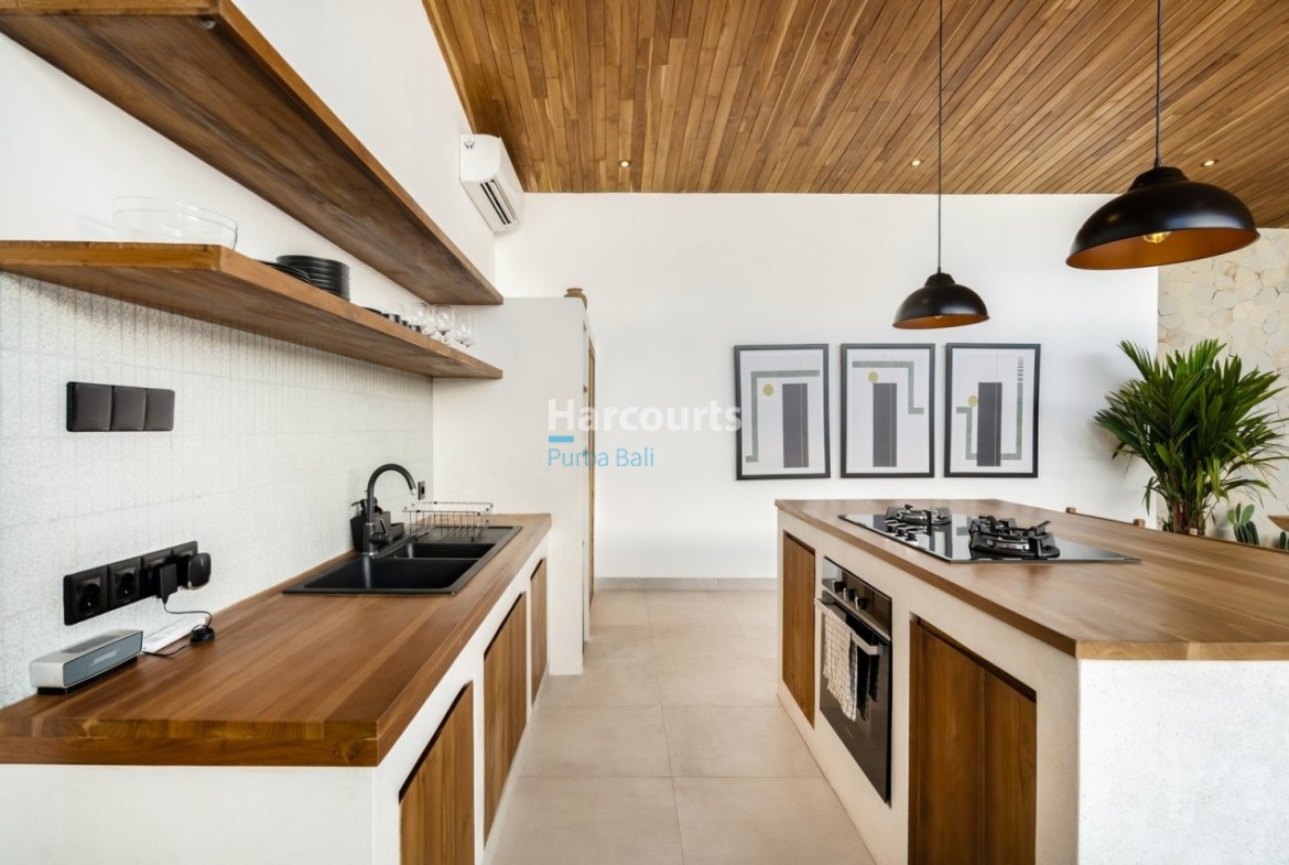 Fully Managed 3 Bedroom Villa Tropical Modern