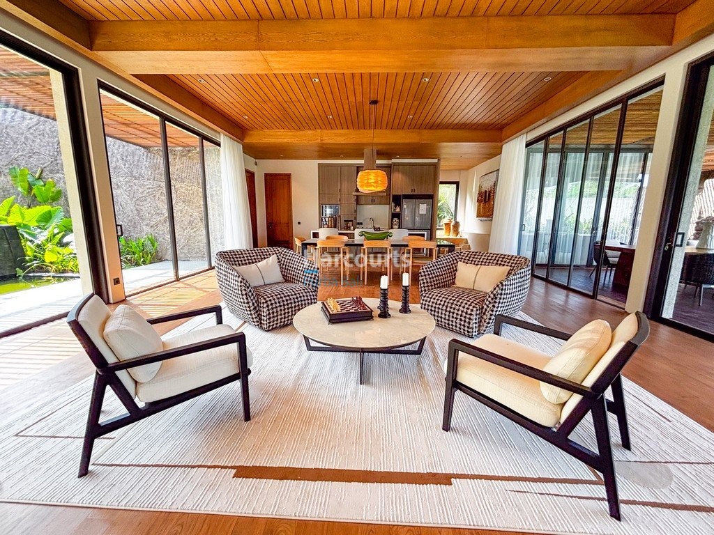 Located Peaceful Coastal Enclave Luxury Living