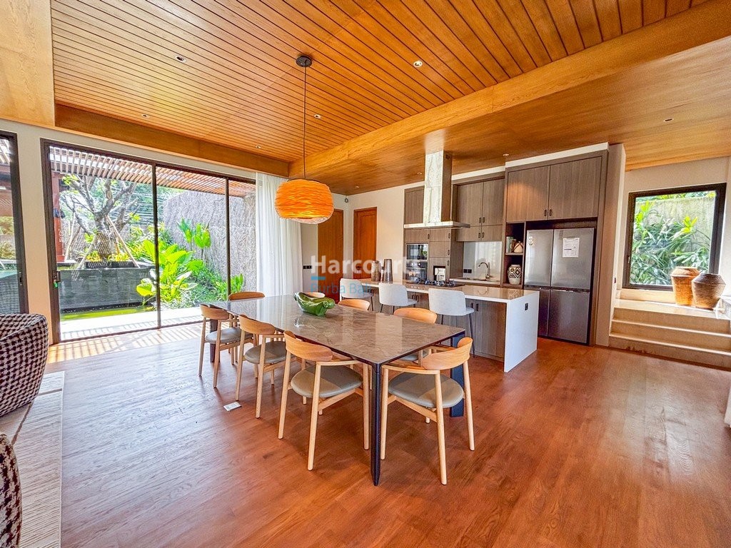 Located Peaceful Coastal Enclave Property Investment