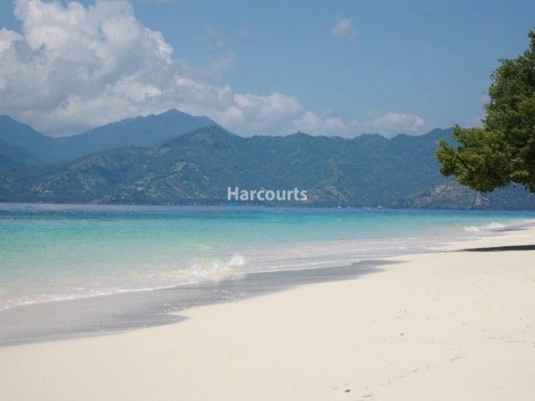 Located Tropical Paradise Island Luxury Living