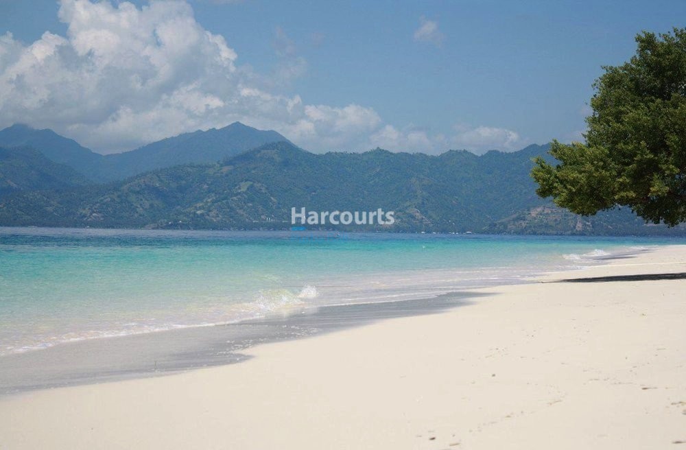 Located Tropical Paradise Island Luxury Living