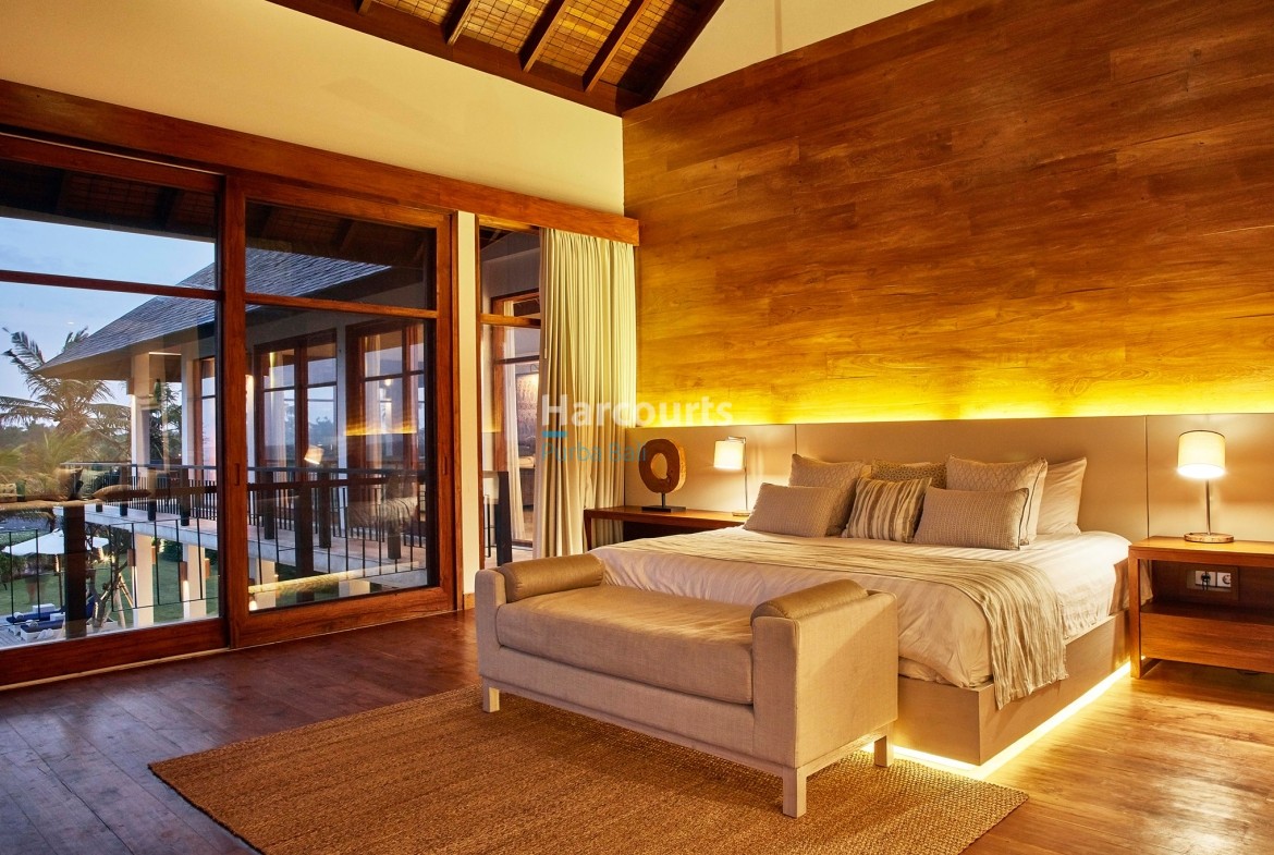 Main Bedroom On 2nd Floor