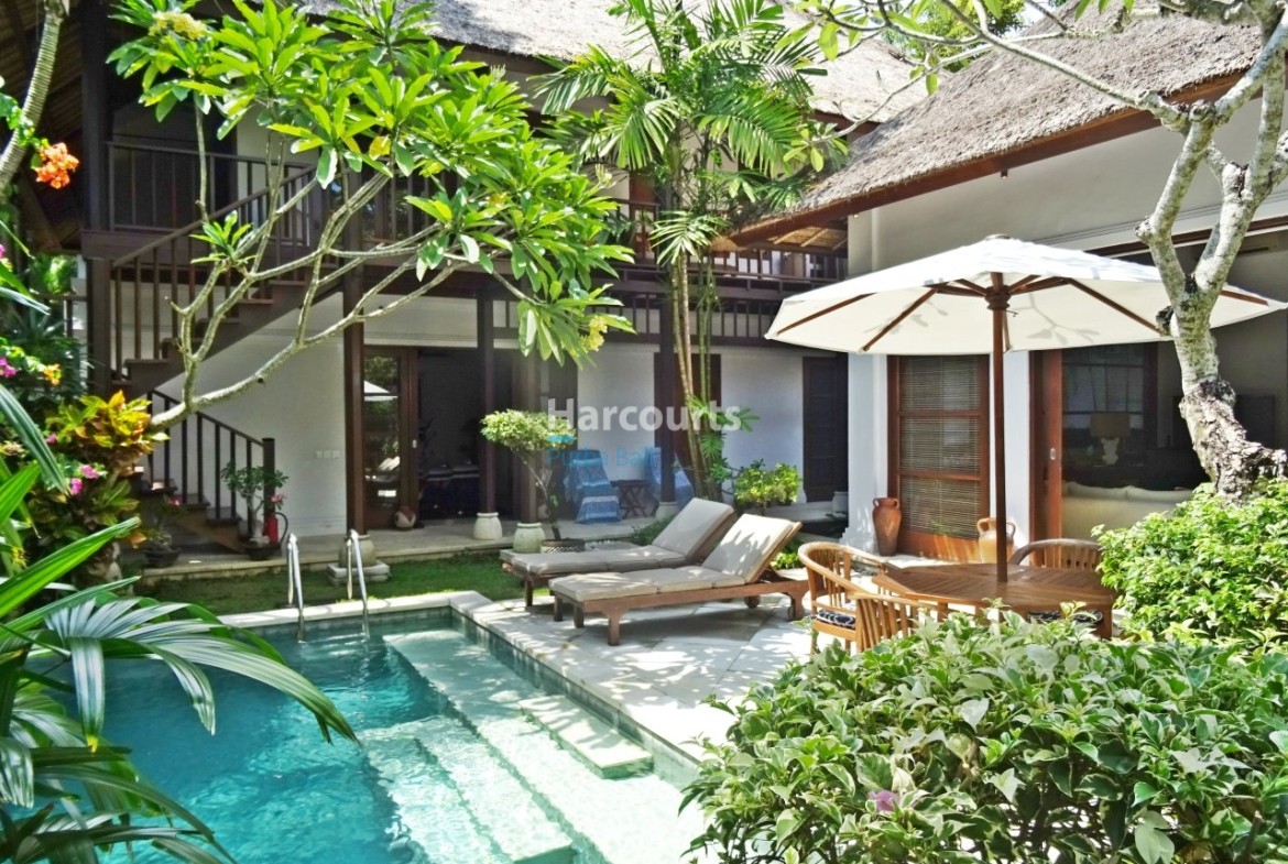 Discover Refined Tropical Residence Luxury Living