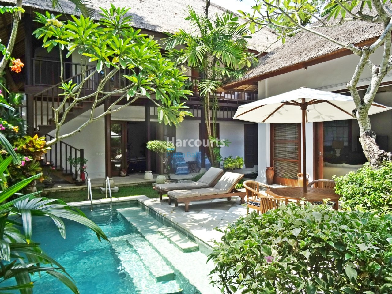Discover Refined Tropical Residence Luxury Living