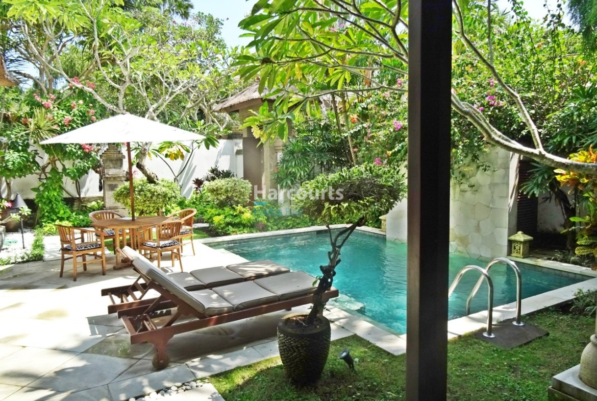 Discover Refined Tropical Residence Property Investment