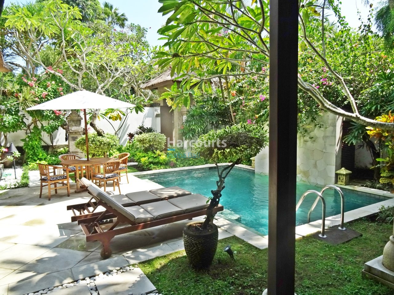 Discover Refined Tropical Residence Property Investment