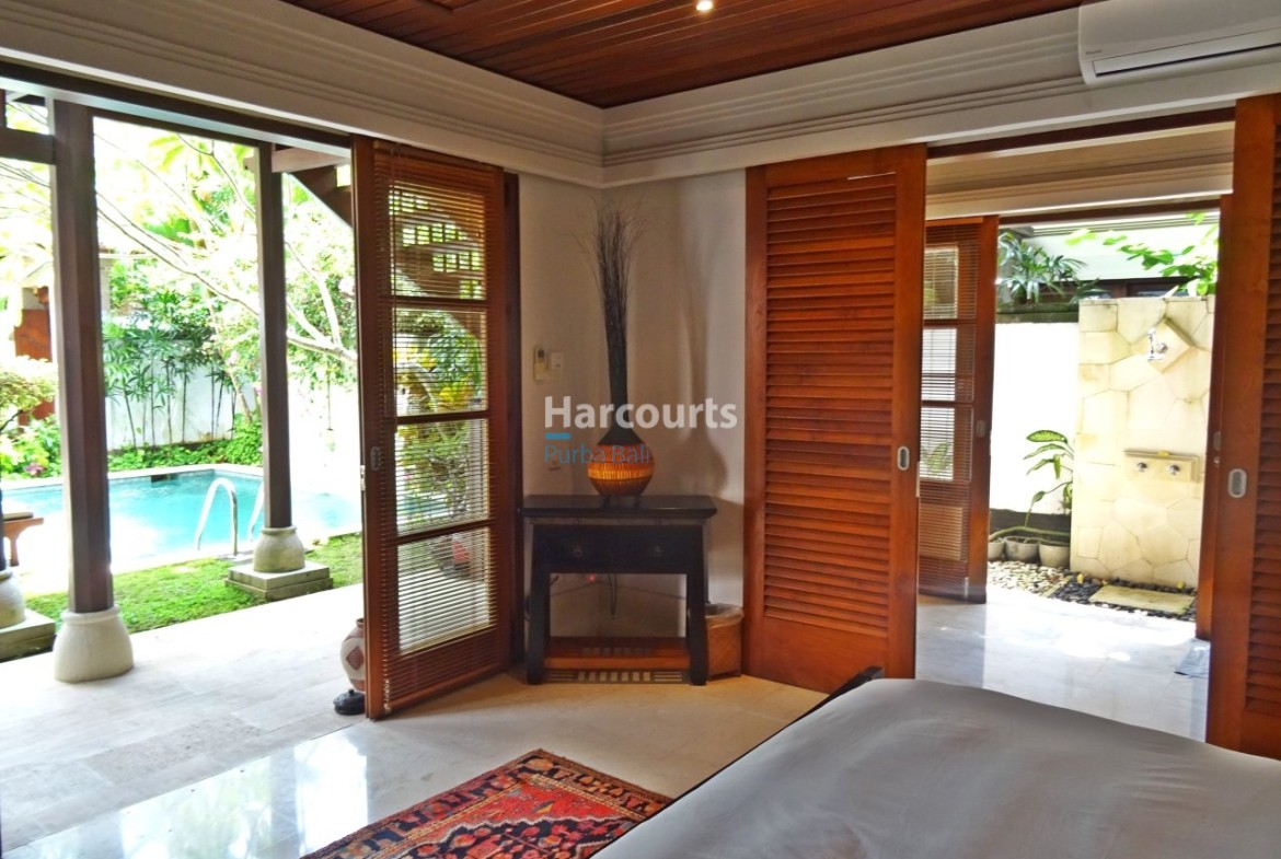 Discover Refined Tropical Residence Tropical Modern