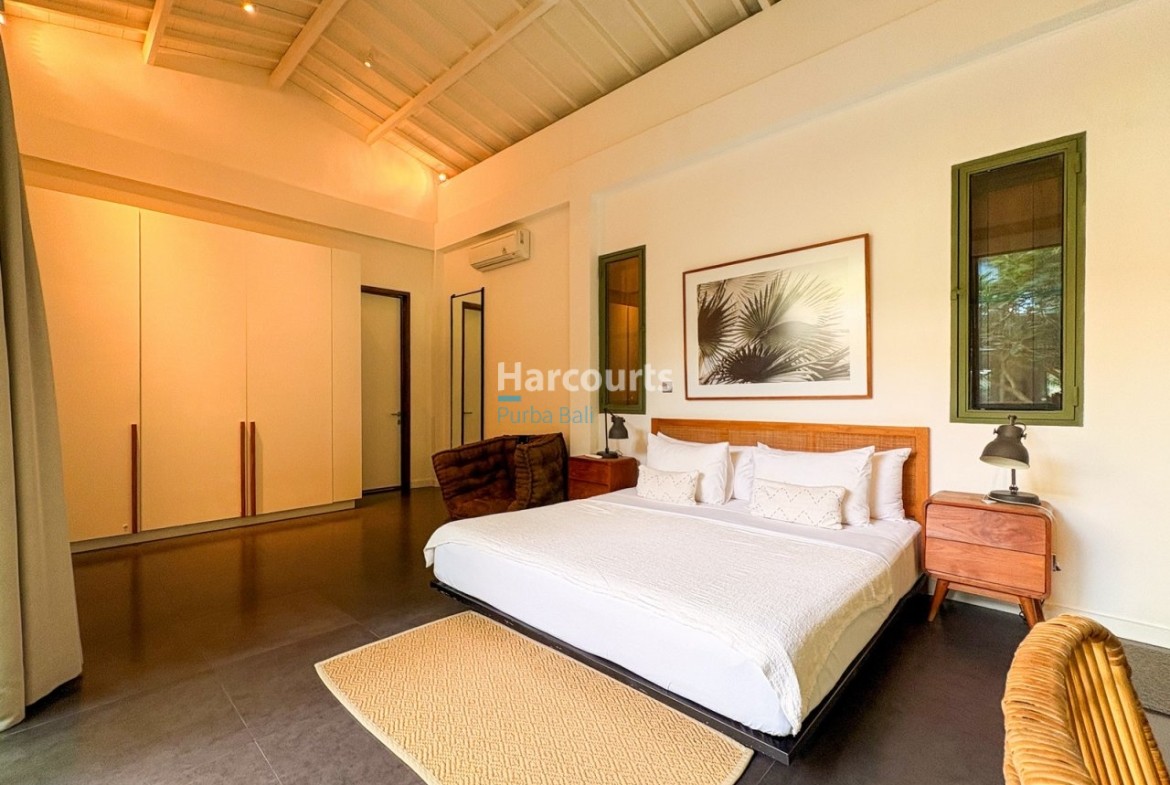 Freehold Bedroom Leasehold Opportunity