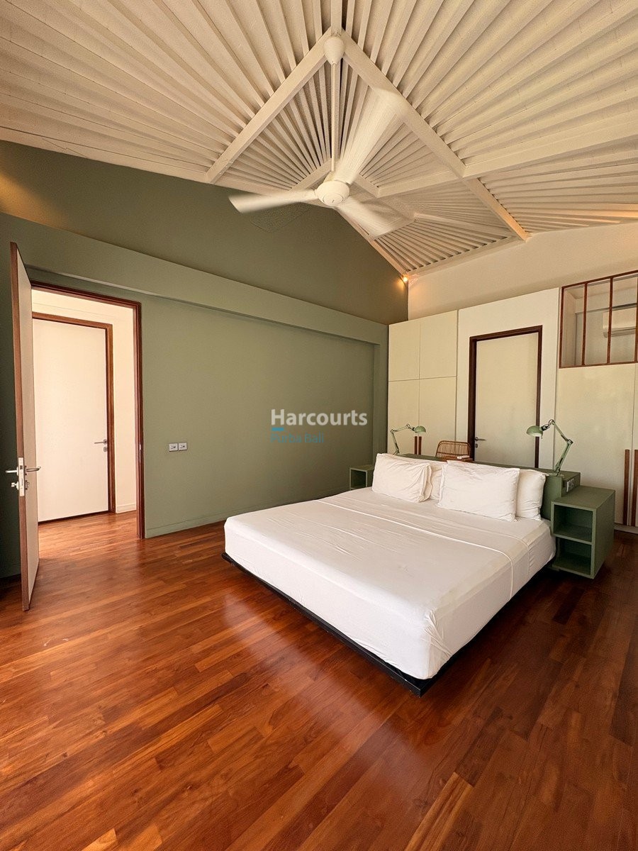 Freehold Bedroom Luxury Living