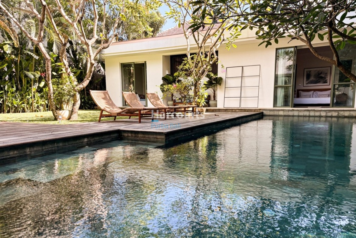 Freehold Bedroom Swimming Pool
