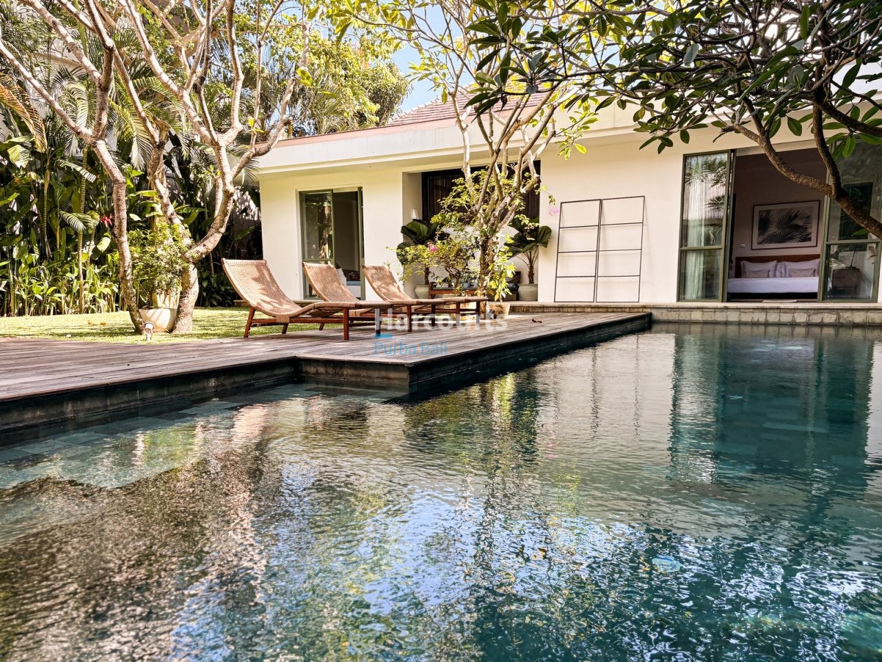 Freehold Bedroom Swimming Pool