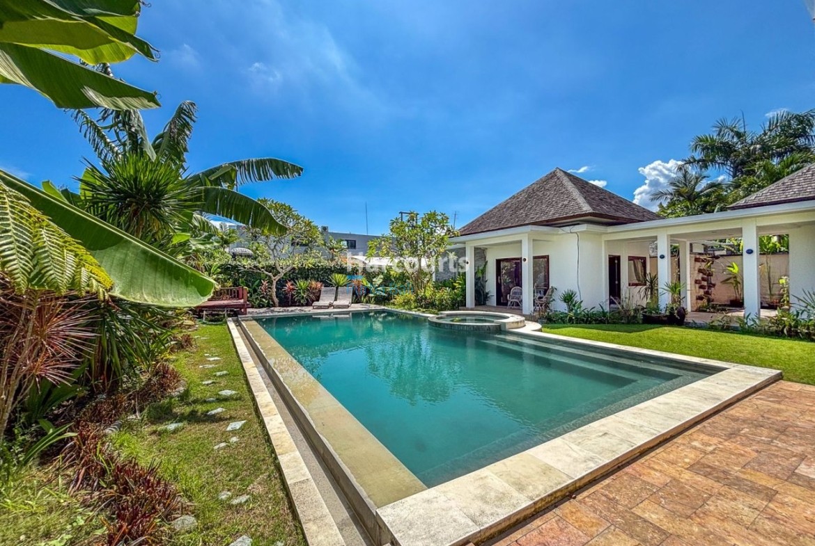 Located Heart Berawa This Luxury Living