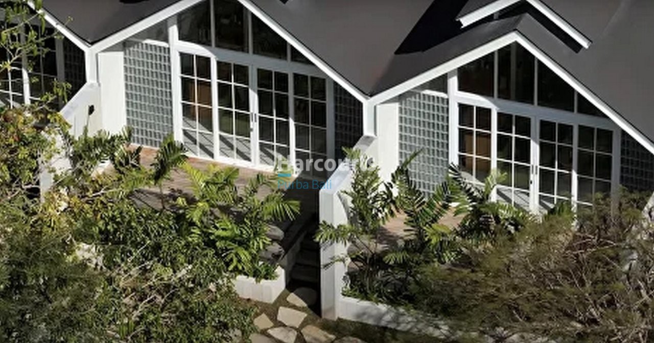 Located Highly Sought After Area Leasehold Opportunity