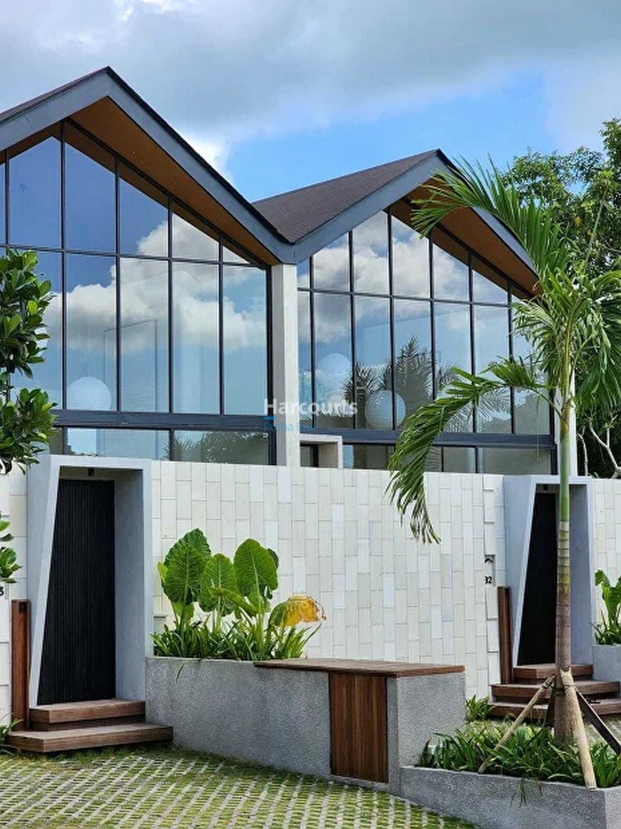 Located Highly Sought After Area Swimming Pool