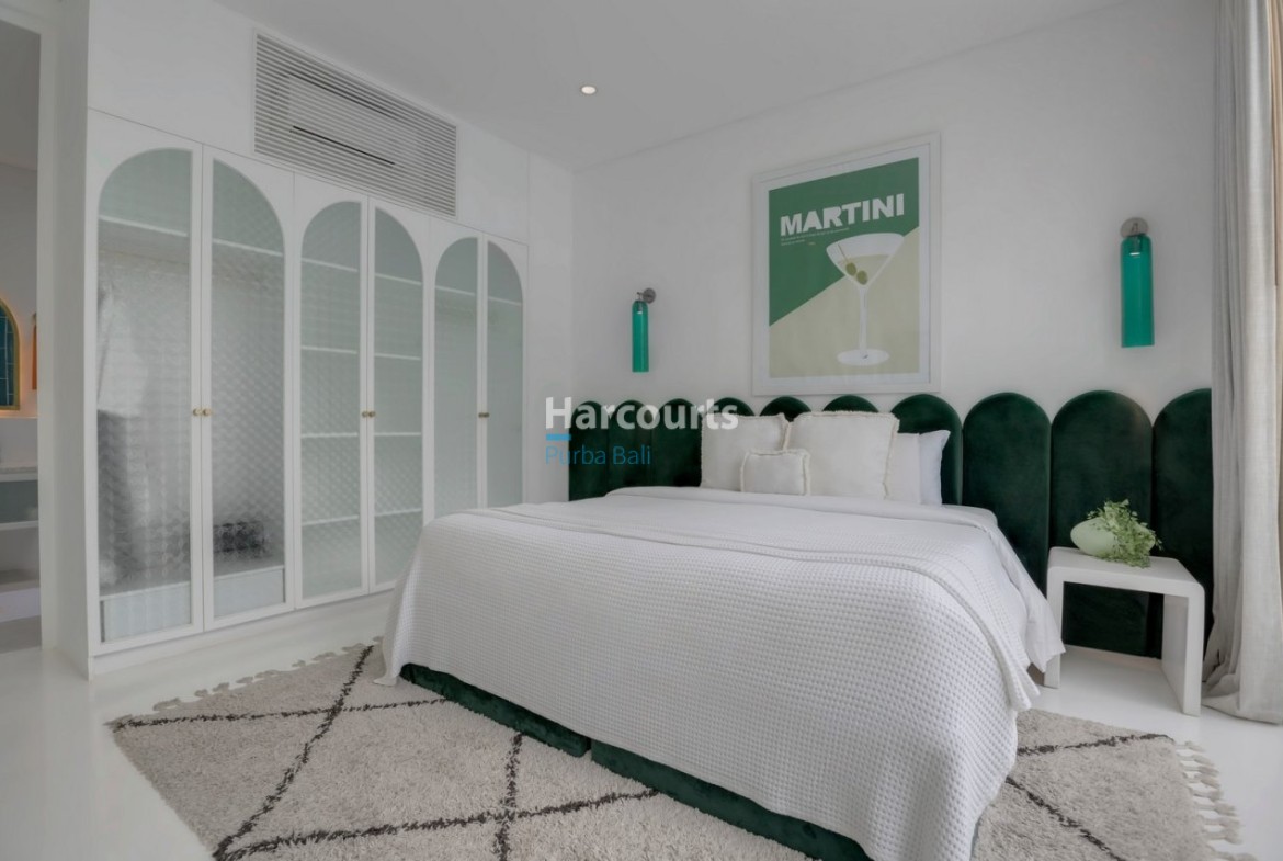 Located Highly Sought After Nelayan Swimming Pool