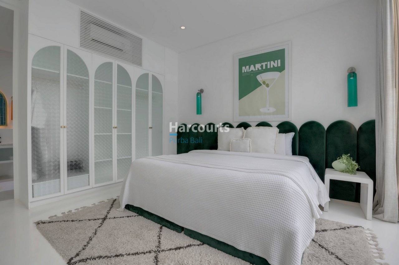 Located Highly Sought After Nelayan Swimming Pool