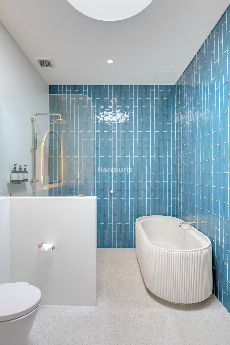 Located Highly Sought After Nelayan Tropical Modern