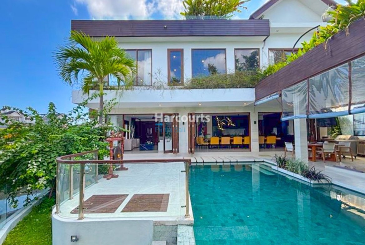 Located Peaceful Coastal Village Luxury Living
