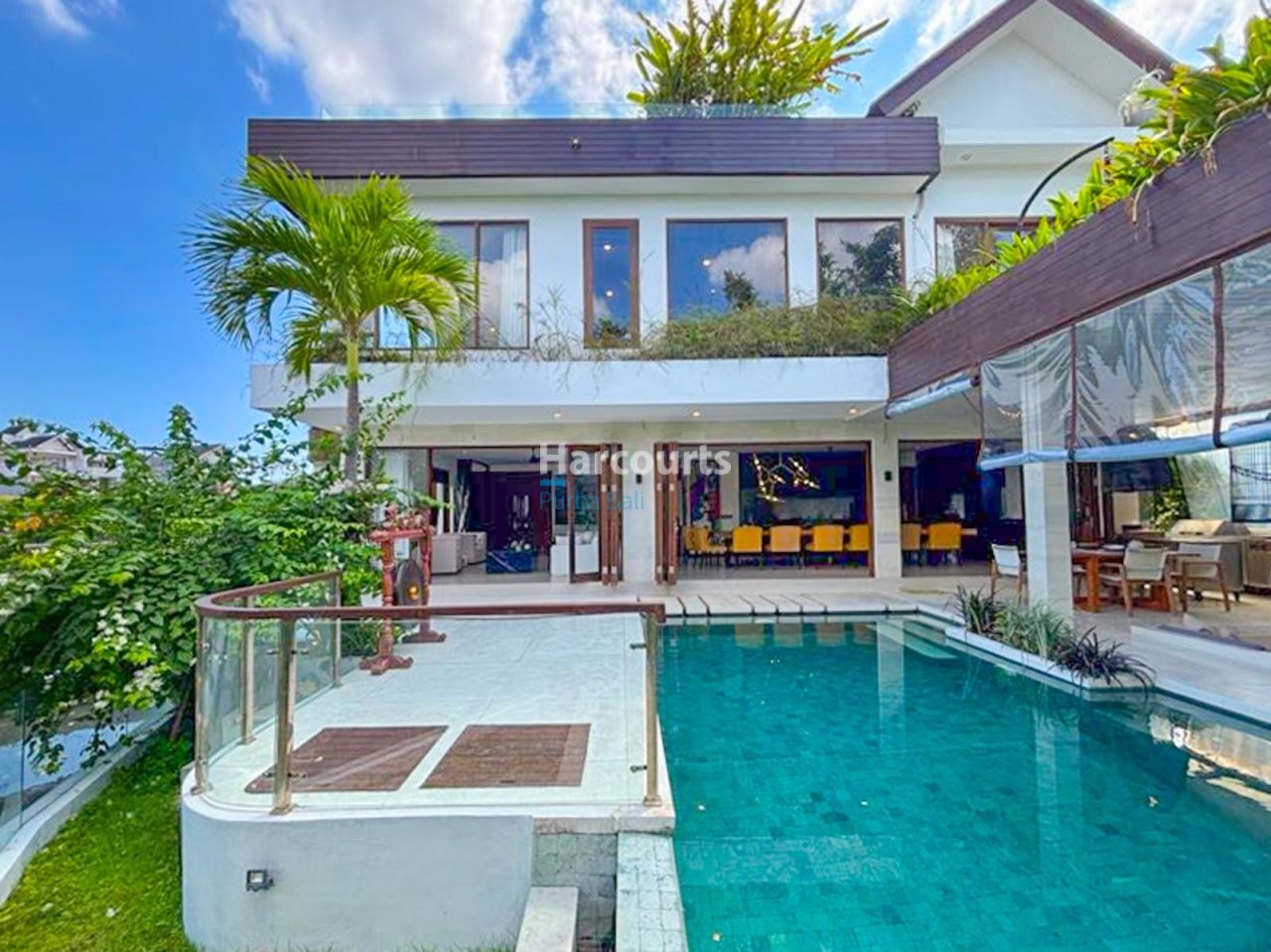 Located Peaceful Coastal Village Luxury Living