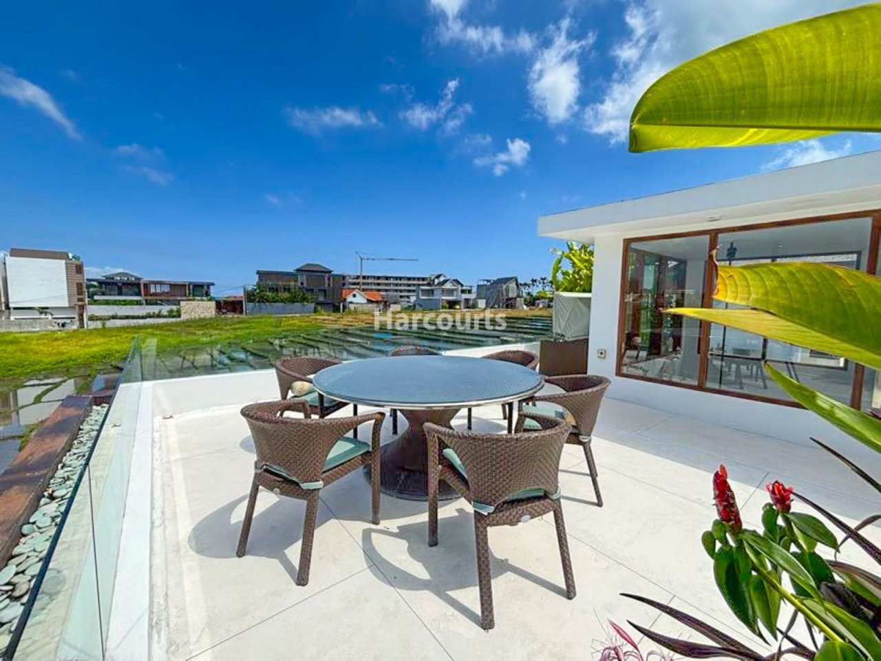 Located Peaceful Coastal Village Ocean Breeze