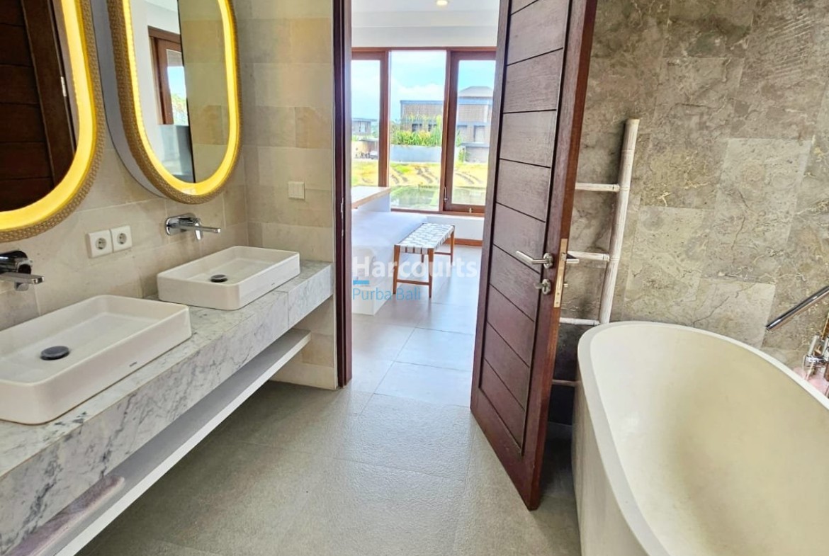 Located Peaceful Coastal Village Ocean Breeze