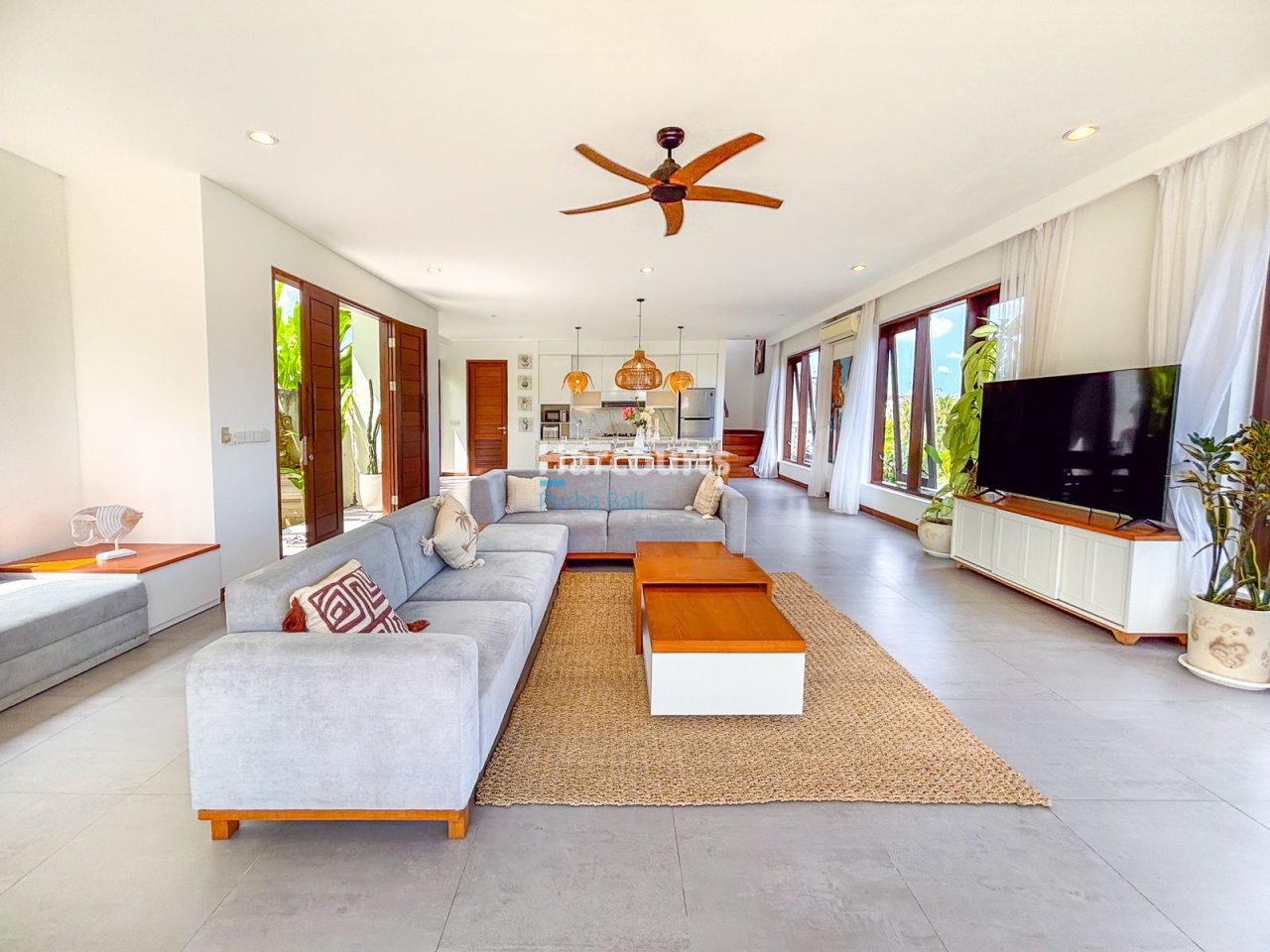 Located Peaceful Coastal Village Ocean Breeze