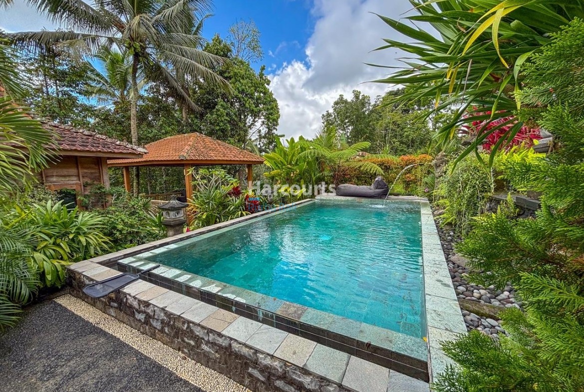 Peaceful Freehold Retreat Surrounded Freehold Ownership