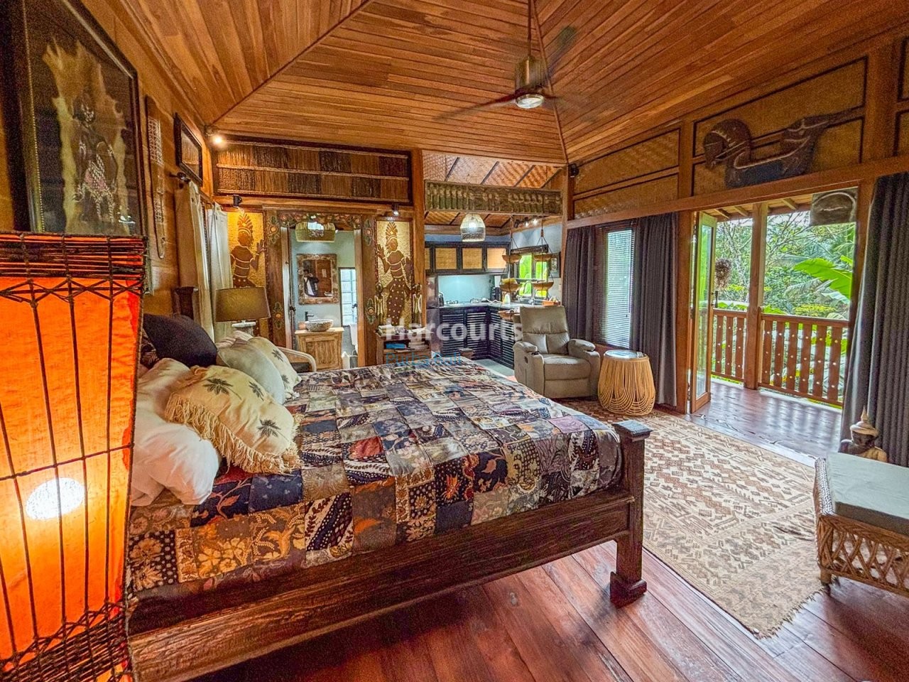 Peaceful Freehold Retreat Surrounded Ocean Breeze