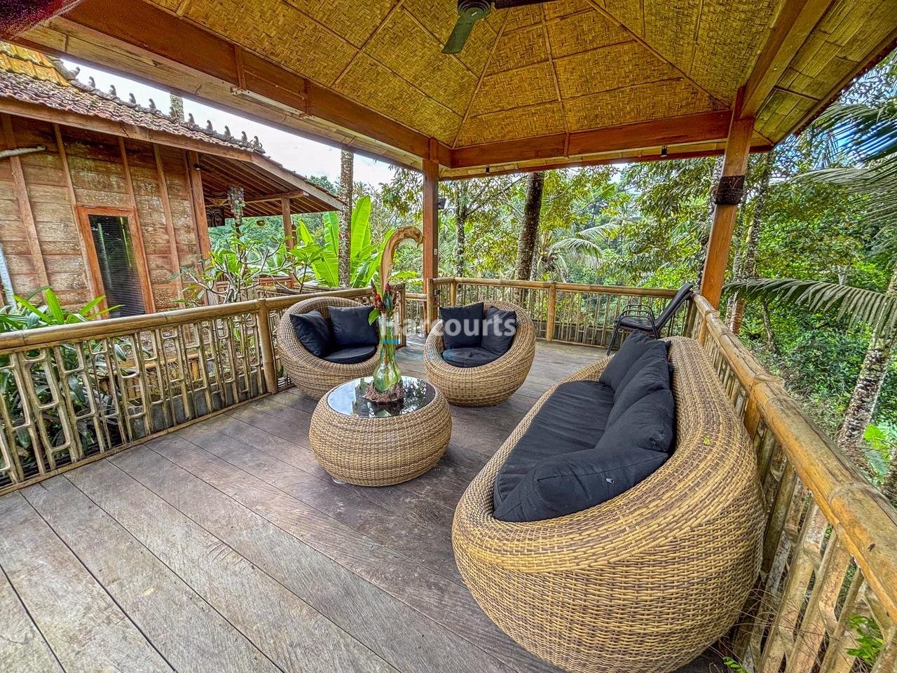 Peaceful Freehold Retreat Surrounded Property Investment