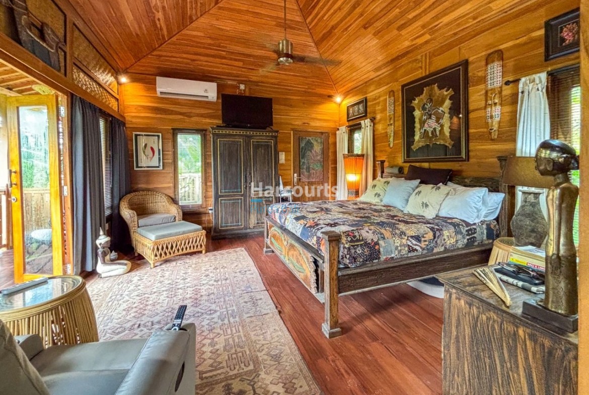 Peaceful Freehold Retreat Surrounded Ricefield View