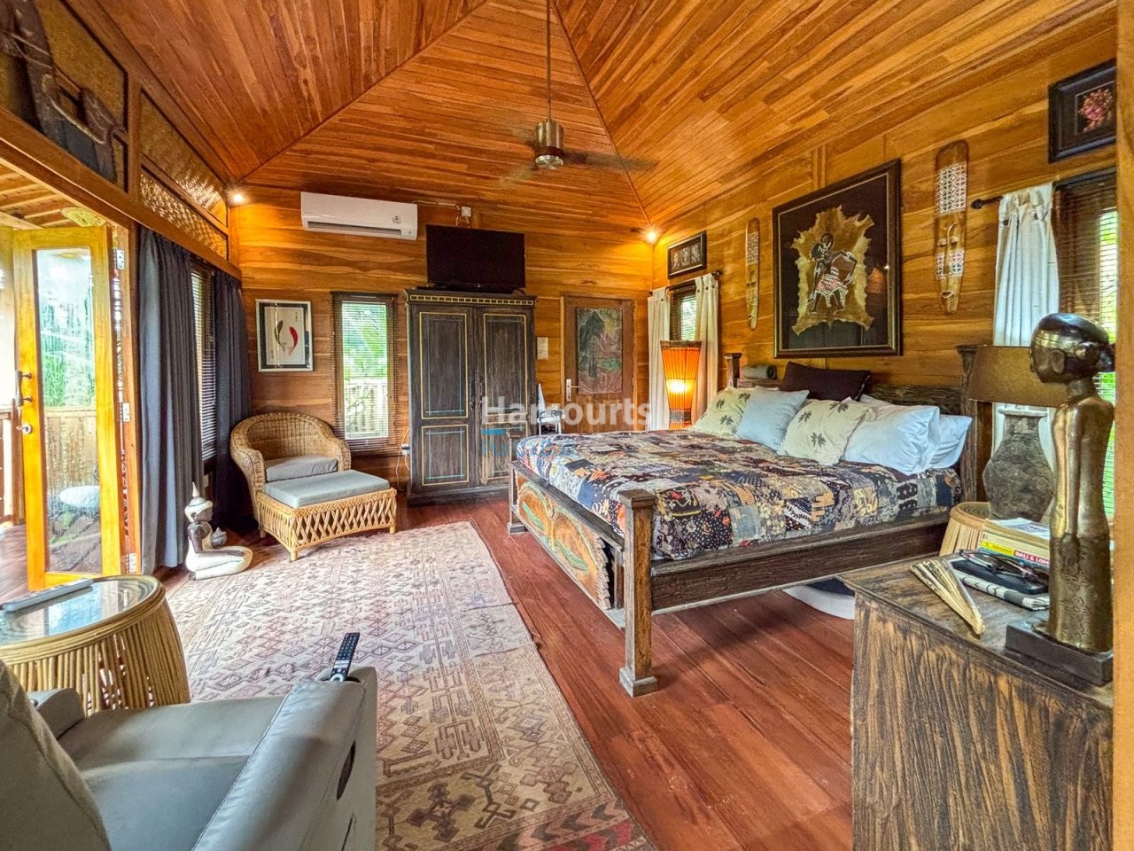 Peaceful Freehold Retreat Surrounded Ricefield View