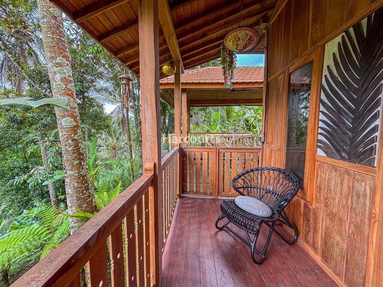 Peaceful Freehold Retreat Surrounded Swimming Pool