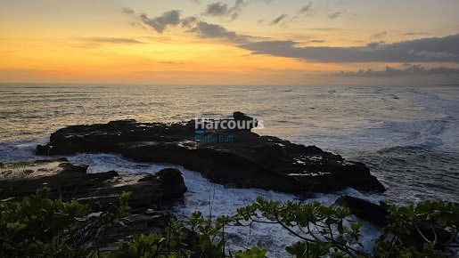 Positioned Laid Back Coastal Village Leasehold Opportunity