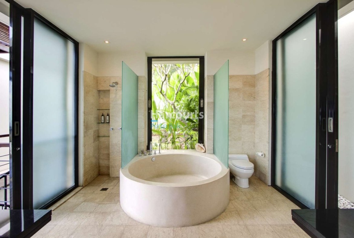 Positioned Within Prestigious Temple For Sale