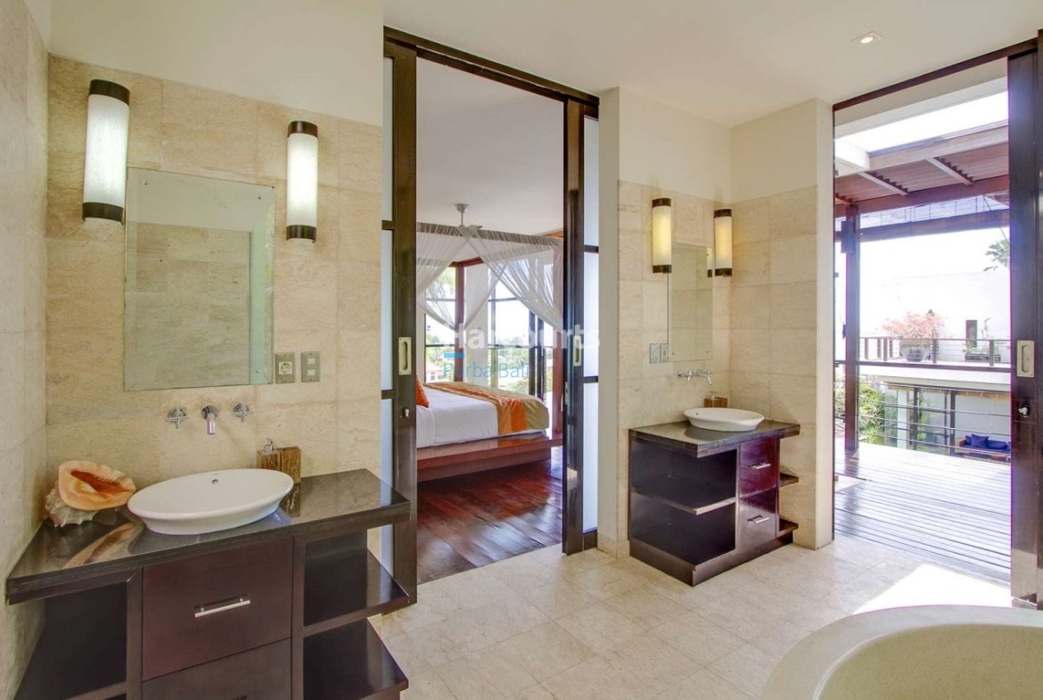 Positioned Within Prestigious Temple Freehold Ownership