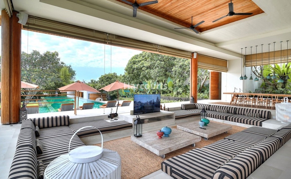 Set Within Quiet Low Density Leasehold Opportunity
