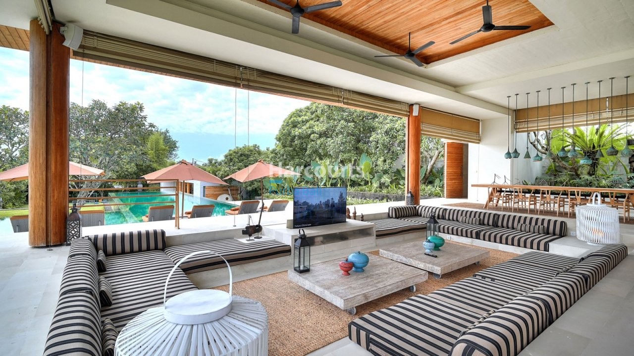 Set Within Quiet Low Density Leasehold Opportunity