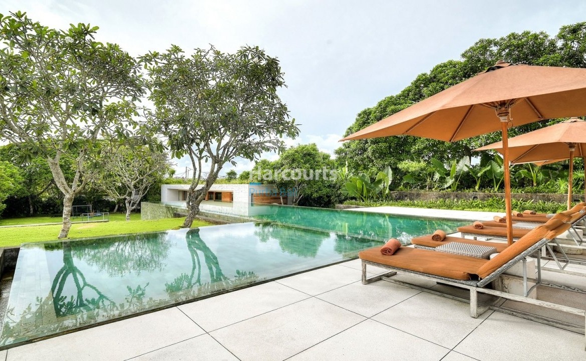 Set Within Quiet Low Density Luxury Living