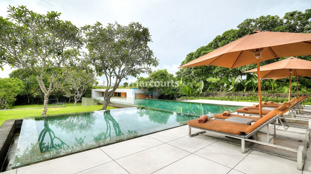Set Within Quiet Low Density Luxury Living