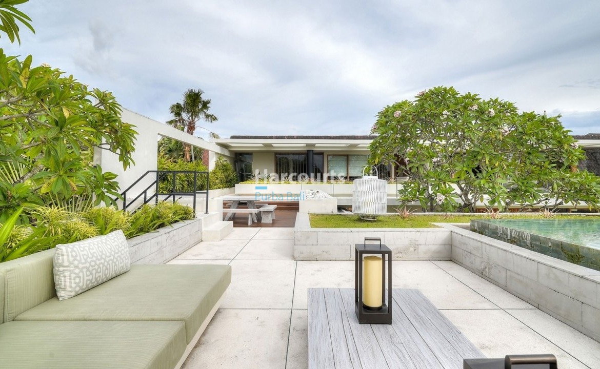 Set Within Quiet Low Density Luxury Living 1