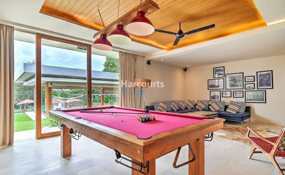 Set Within Quiet Low Density Ocean Breeze