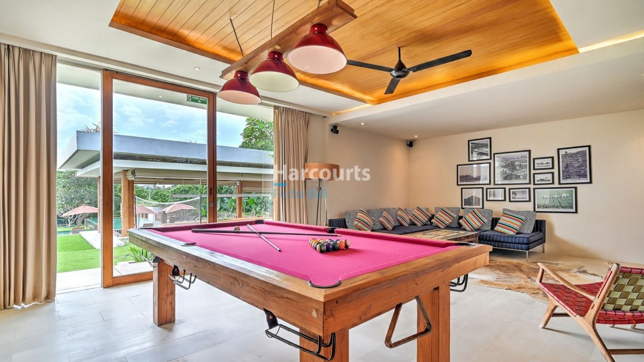 Set Within Quiet Low Density Ocean Breeze