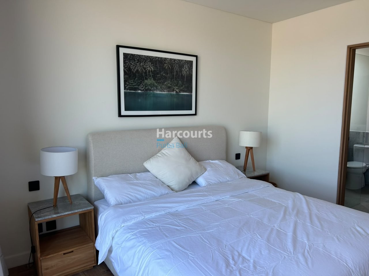Situated Highly Desirable Area Tropical Modern