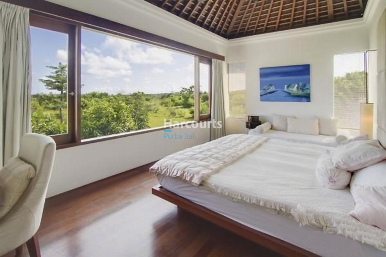 This Beautiful Bedroom Freehold For Sale