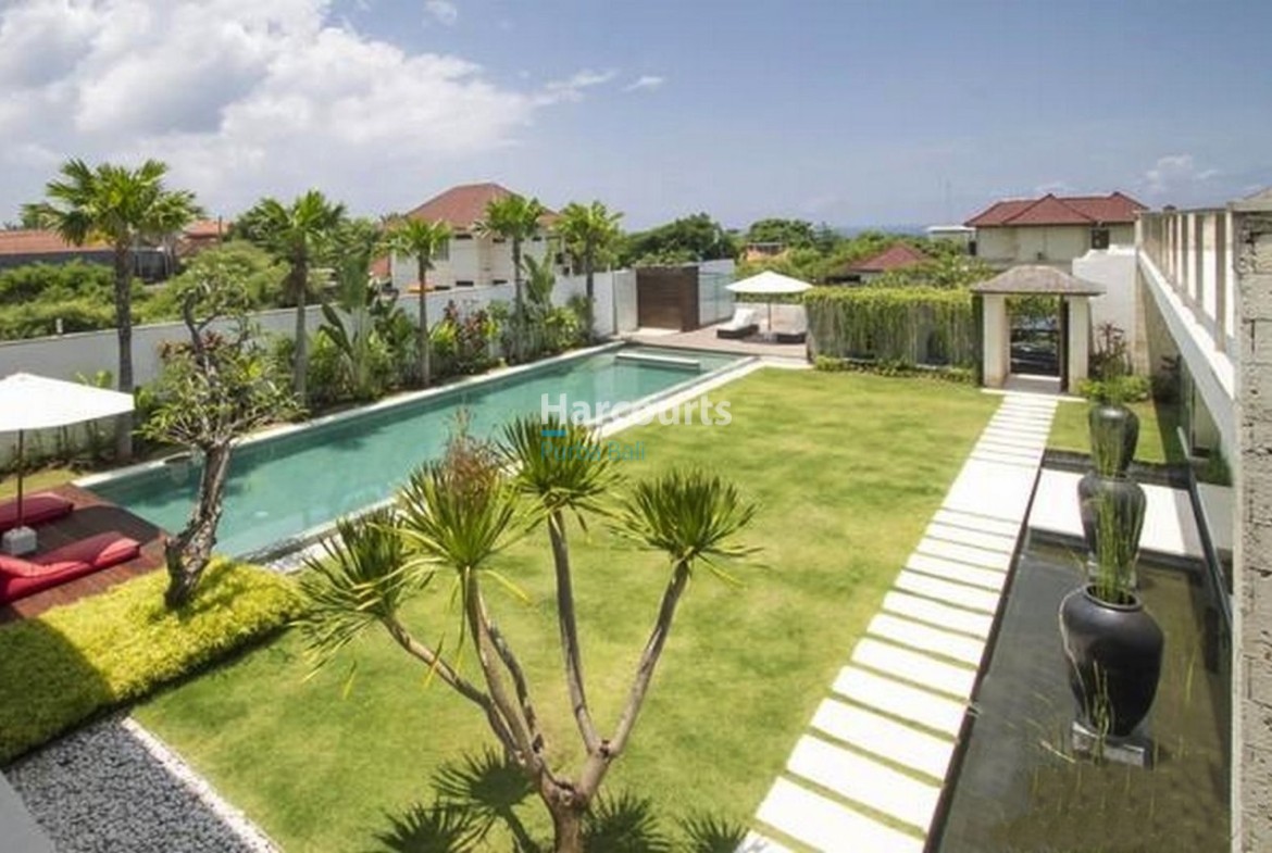 This Beautiful Bedroom Freehold Holiday Rental